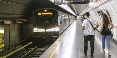 Frau nach Disco in U-Bahn eingeschlafen - missbraucht