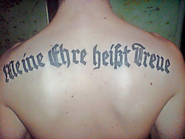 Mit SS-Tattoo beim Baden: Nazi-Geschwister im Visier