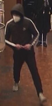 Nach Banküberfall geflüchtet: Polizei sucht diesen Mann