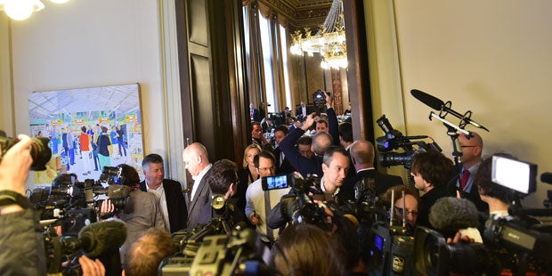 Hypo-Ausschuss startet mit Eklat