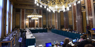 Hypo-Ausschuss startet mit Eklat