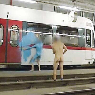 Nackt-Aktion in der U-Bahn