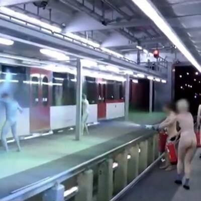 Nackt-Aktion in der U-Bahn