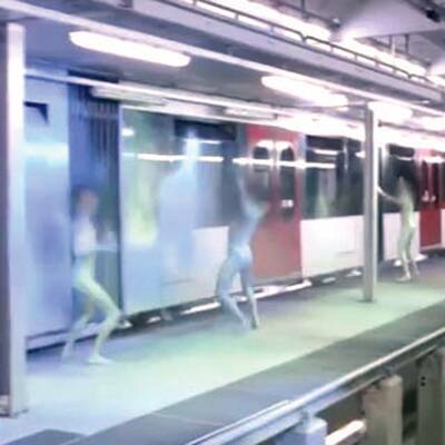 Nackt-Aktion in der U-Bahn