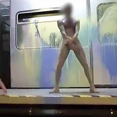 Nackt-Aktion in der U-Bahn