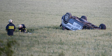 Sekundenschlaf: Familie überlebt Crash 