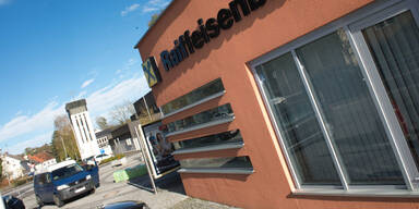 Bankräuber entkommt trotz Sturz mit Fahrrad