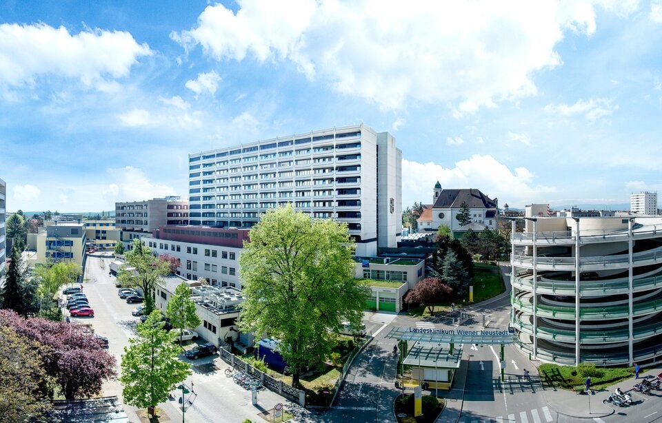 Krankenanstalten, wie hier das Universitätsklinikum Wr. Neustadt, kosten viel NÖKAS-Beitrag.