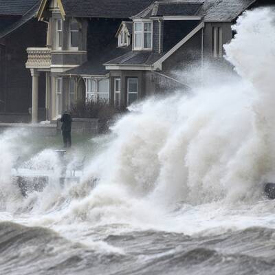 Wellen auch vor der spanischen Küste