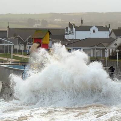 Wellen auch vor der spanischen Küste