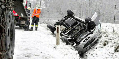 Wintereinbruch: Schnee-Chaos in Österreich