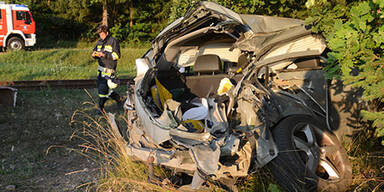 Lenker von Sonne geblendet - Crash mit Zug 