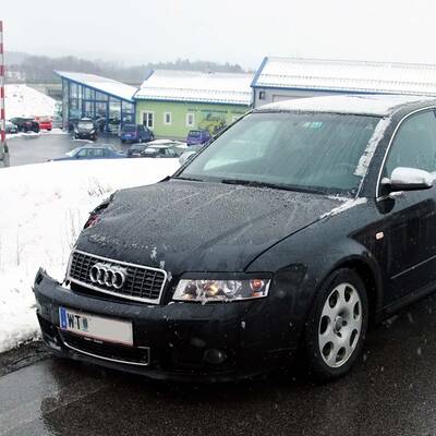 Person in Auto eingeschlossen