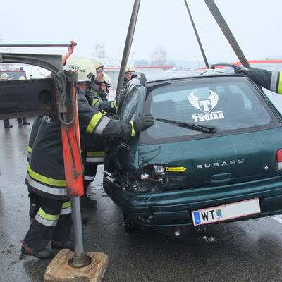 Person in Auto eingeschlossen