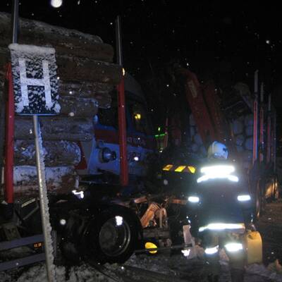 Unfall: LKW vs. Zug