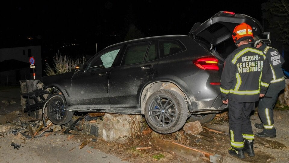 Unfall: Zerstörtes Auto