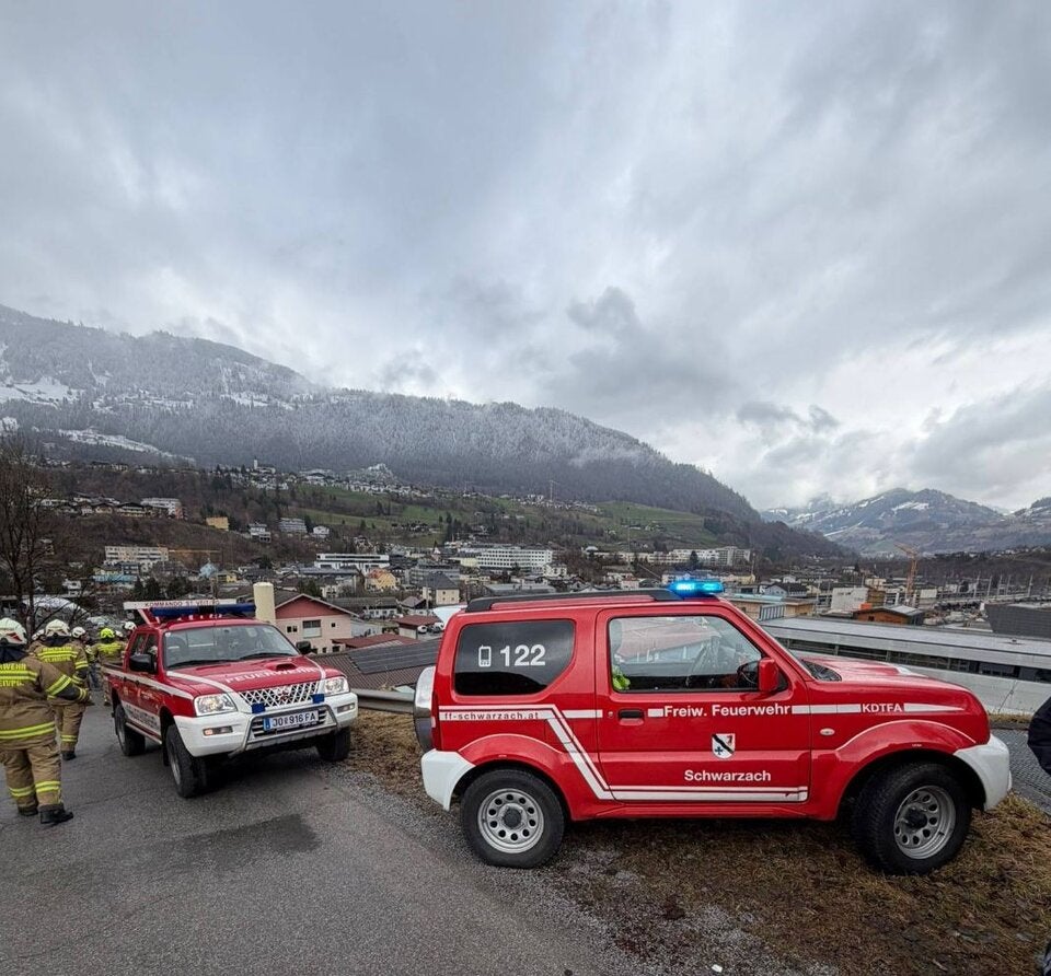 Sattelzug mit Radfahrer kollidiert – 26-Jähriger tot