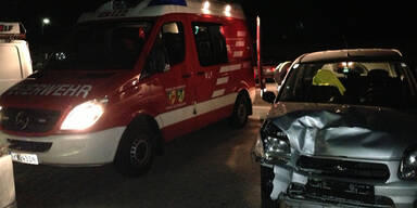 PKW schlittert von Fahrbahn