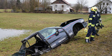 Wunder: Lenker &uuml;berlebt diesen Horror-Crash