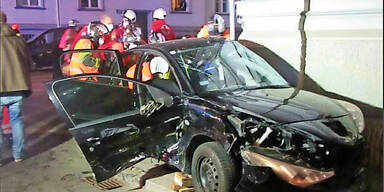 Gefl&uuml;chteter Lenker stellte sich nach Amokfahrt in Graz