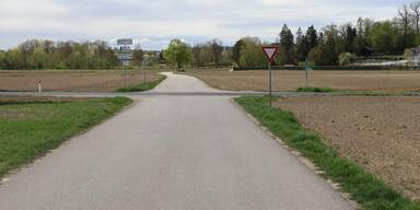 Rennradfahrer (26) kollidierte mit Auto