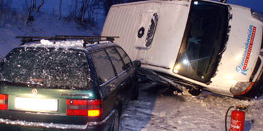 Eingeklemmter Lenker aus Lkw befreit