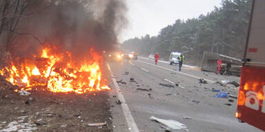 Autofahrer bei Unfall auf B17 verbrannt