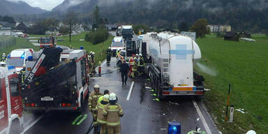 Frontal mit LKW kollidiert