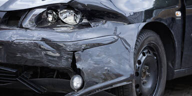 G&auml;nserndorf: Fahrzeug &uuml;berschlug sich