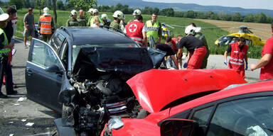 Sieben Verletzte bei schwerem Unfall