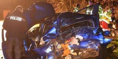 18-J&auml;hriger ohne F&uuml;hrerschein rammt Pkw: Mutter tot