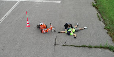 Biker crashen in der Luft: Weltrekord-Versuch endet mit Unfall