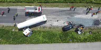 Horror-Crash in OÖ: 19-Jähriger kracht  frontal gegen Lkw – tot