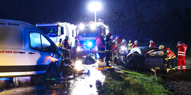 47-J&auml;hriger stirbt bei Frontal-Crash mit Lkw