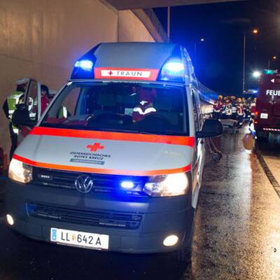 Mercedes in 2 Teile gerissen