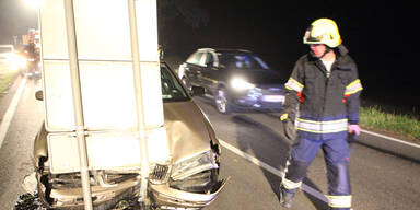 Autofahrer rammt 