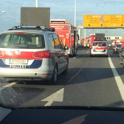 Lkw-Unfall legt A23 lahm