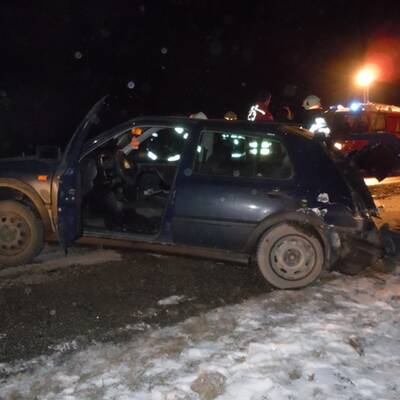 Alko-Lenkerin (18) rammt Taxi