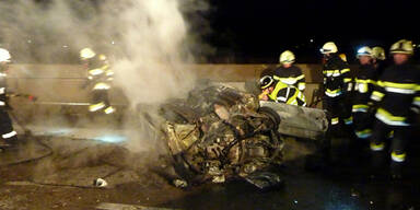 Grazerin verbrennt auf A2 in ihrem PKW