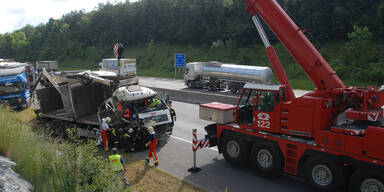 A21: LKW-Unfall sorgt für Stau
