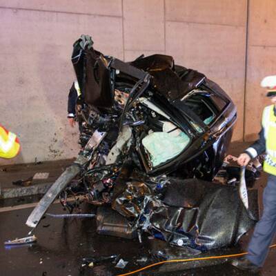 Mercedes in 2 Teile gerissen