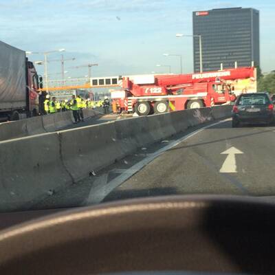 Lkw-Unfall legt A23 lahm