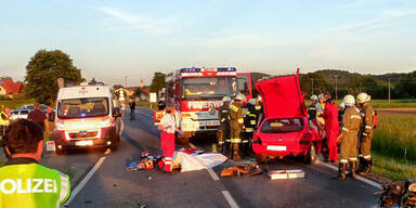 Frontalcrash: 4 Frauen schwer verletzt