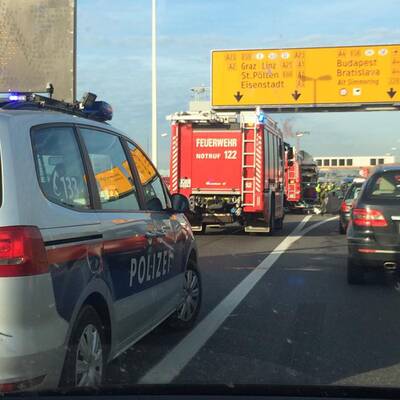 Lkw-Unfall legt A23 lahm