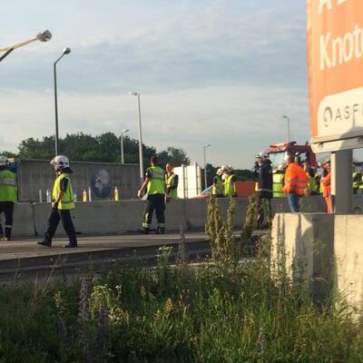 Lkw-Unfall legt A23 lahm