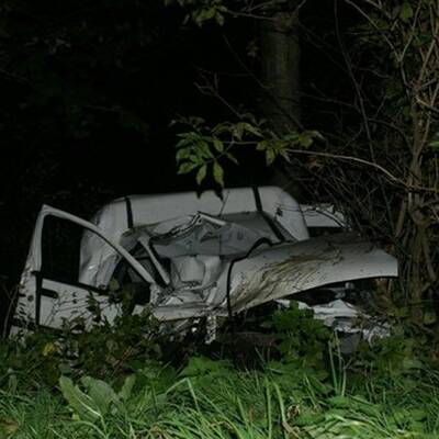 PKW kollidiert mit Bus - 17-Jährige stirbt