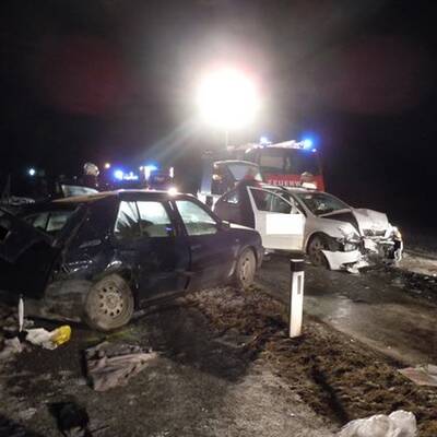 Alko-Lenkerin (18) rammt Taxi