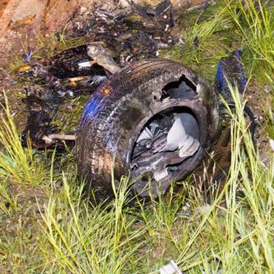 Mercedes in 2 Teile gerissen