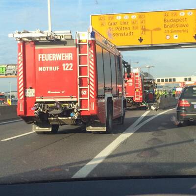 Lkw-Unfall legt A23 lahm