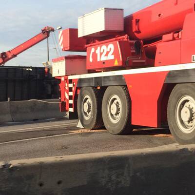 Lkw-Unfall legt A23 lahm